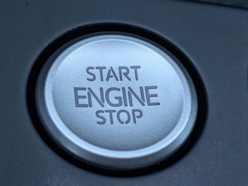 Used 2025 Volkswagen Jetta SE image 29