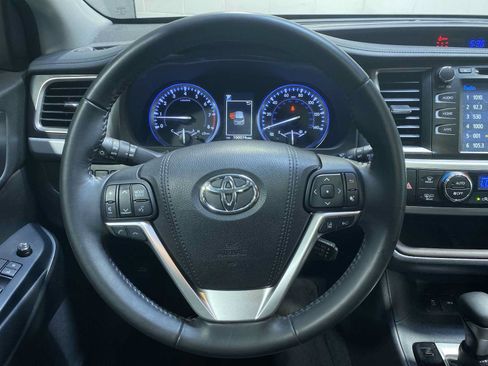 Used 2017 Toyota Highlander XLE AWD/4WD image 15