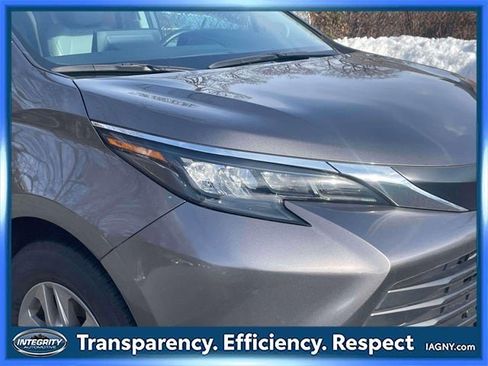 Used 2024 Toyota Sienna XLE image 10