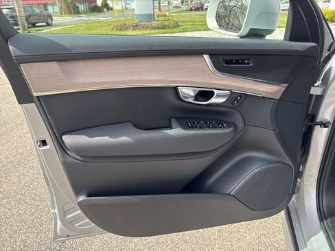 Used 2025 Volvo XC90 B5 Plus image 18