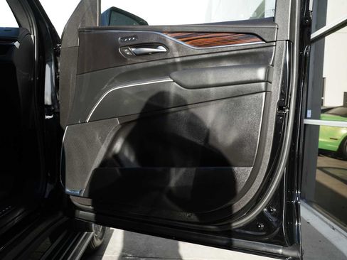Used 2023 Cadillac Escalade ESV Premium Luxury w/ Performance Package AWD/4WD image 46