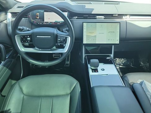 Used 2025 Land Rover Range Rover Long Wheelbase SE AWD/4WD image 18