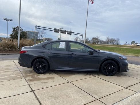 Used 2025 Toyota Camry SE image 12