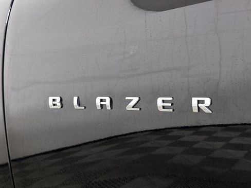 Used 2025 Chevrolet Blazer LT FWD image 32