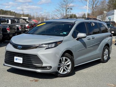 Used 2023 Toyota Sienna XLE Woodland Edition