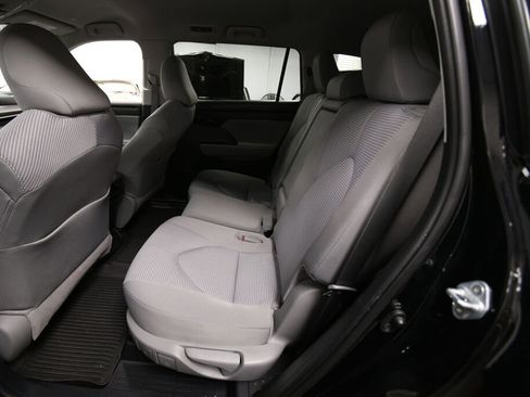 Certified 2024 Toyota Highlander LE image 25