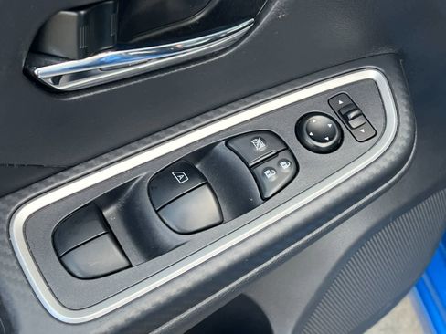 Used 2024 Nissan Versa SR image 14