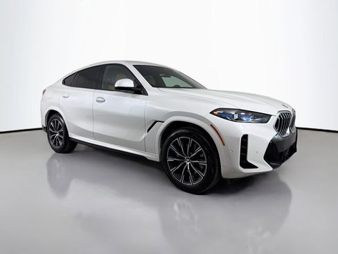 Certified 2024 BMW X6 xDrive40i w/ Executive Package image 4