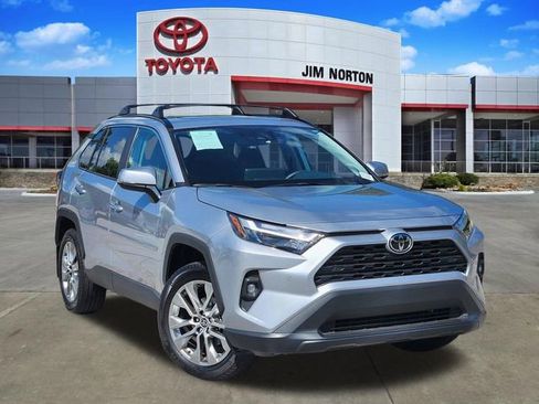 Used 2025 Toyota RAV4 XLE Premium w/ Weather Package FWD image 1