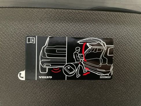 Certified 2024 Volvo XC90 B6 Ultimate w/ Protection Package image 12