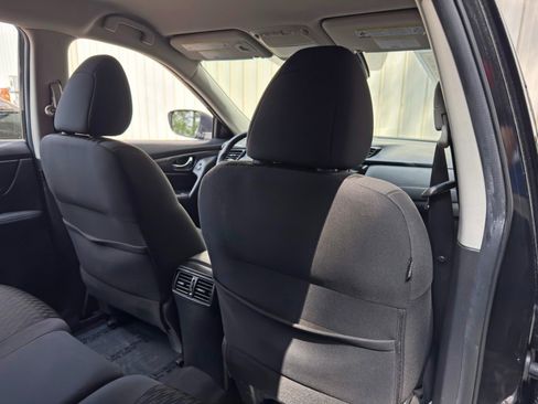 Used 2020 Nissan Rogue SV FWD image 30