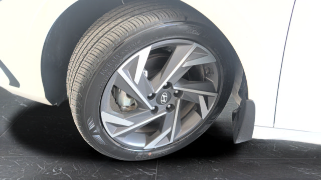 Certified 2025 Hyundai Elantra Sport FWD image 29