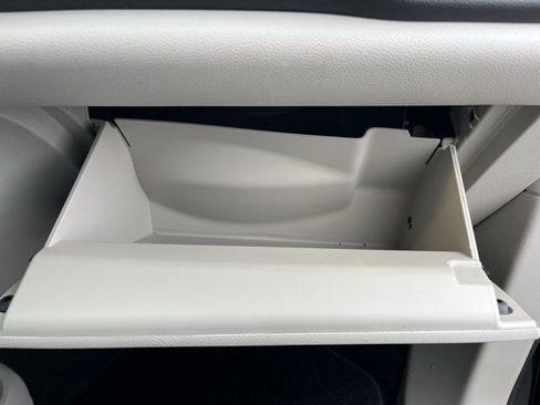 Used 2024 Chrysler Pacifica Touring-L image 82