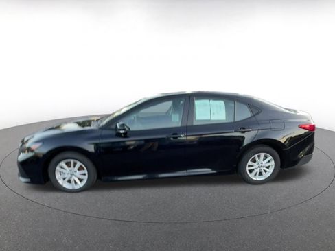 Used 2025 Toyota Camry LE image 9