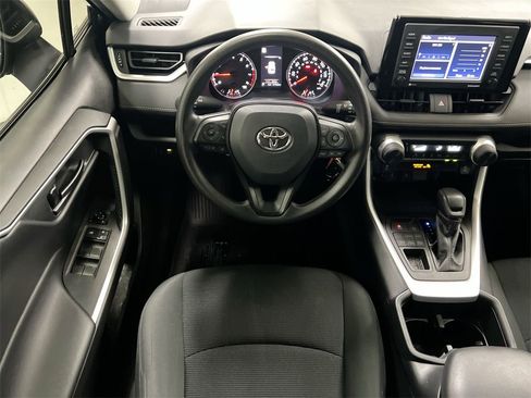 Used 2022 Toyota RAV4 LE image 19
