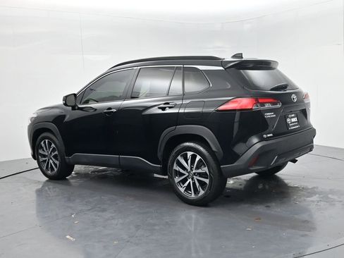 Used 2022 Toyota Corolla Cross XLE w/ Convenience Package image 5