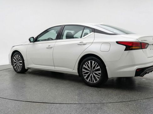 Used 2025 Nissan Altima 2.5 SV image 6