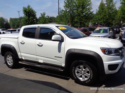 Used 2017 Chevrolet Colorado W/T w/ WT Convenience Package AWD/4WD image 2