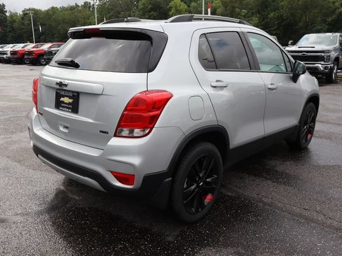 Used 2021 Chevrolet Trax LT w/ Redline Edition AWD/4WD image 30