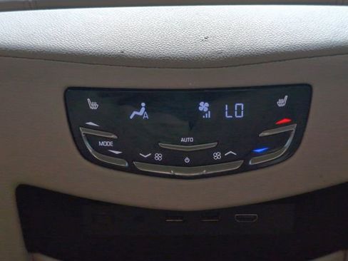 Certified 2020 Cadillac Escalade Premium Luxury image 22