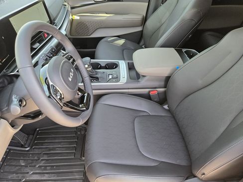 New 2026 Kia Carnival FWD image 10