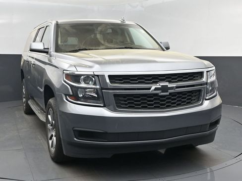 Used 2018 Chevrolet Suburban LT image 21