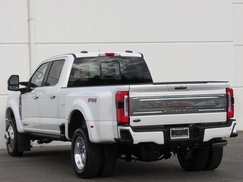 Used 2024 Ford F450 Platinum w/ FX4 Off-Road Package image 5