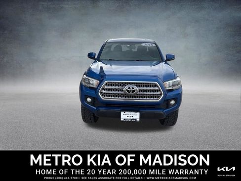 Used 2016 Toyota Tacoma TRD Off-Road w/ Premium & Technology Package image 9