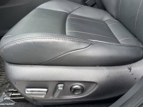 Used 2023 Toyota Venza Limited image 16