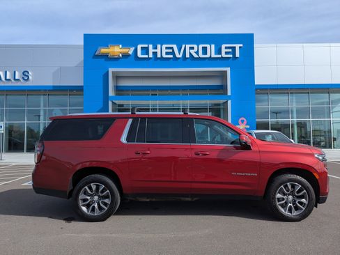 Certified 2023 Chevrolet Suburban LT w/ Luxury Package AWD/4WD image 43