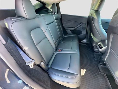 Used 2024 Tesla Model Y Long Range image 27