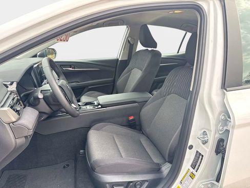 Used 2025 Toyota Camry LE w/ Convenience Package image 17