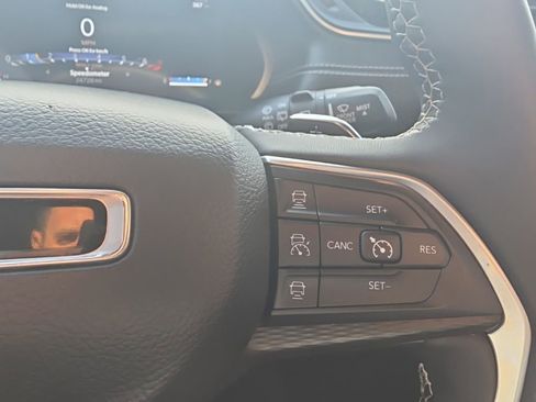 Used 2023 Jeep Grand Cherokee L Laredo image 15