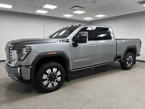 Used 2025 GMC Sierra 3500 Denali w/ Denali Reserve Package image 6