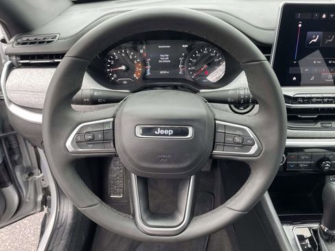 Used 2024 Jeep Compass Latitude image 18