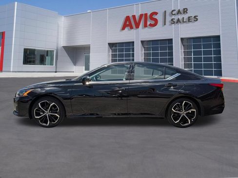 Used 2025 Nissan Altima 2.5 SR FWD image 2