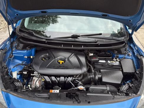 Used 2017 Hyundai Elantra GT FWD image 9