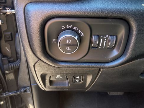 Used 2019 RAM 1500 Big Horn image 17