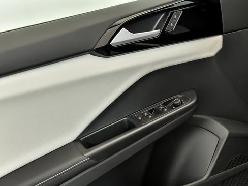 Certified 2025 Volkswagen Taos S image 5