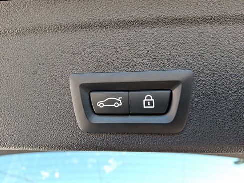 Used 2022 BMW X6 xDrive40i w/ M Sport Package image 31