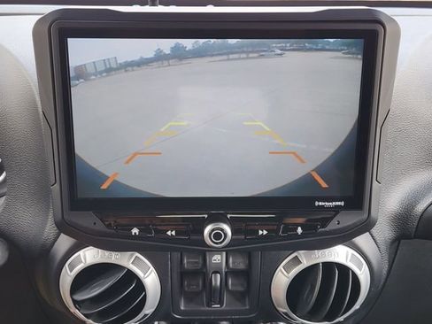Used 2015 Jeep Wrangler Unlimited Sahara AWD/4WD image 18