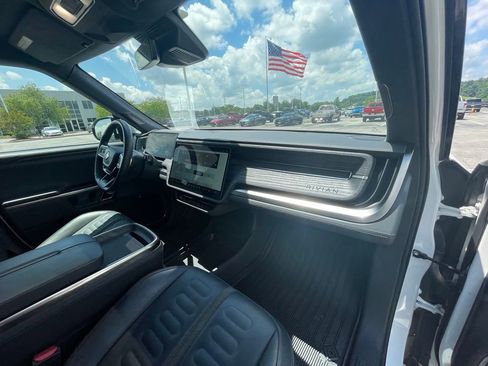 Used 2022 Rivian R1T Adventure AWD/4WD image 12