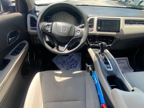 Used 2021 Honda HR-V EX image 10
