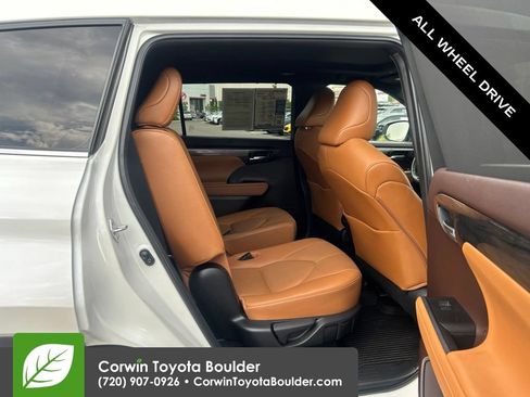 Used 2021 Toyota Highlander Platinum AWD/4WD image 16