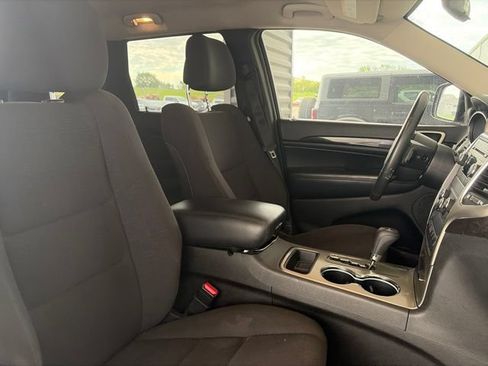 Used 2012 Jeep Grand Cherokee Laredo w/ Laredo E Group AWD/4WD image 16