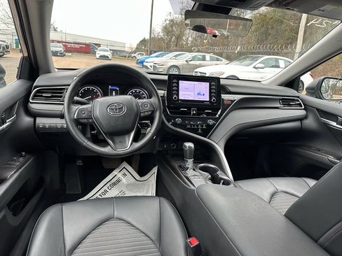 Used 2024 Toyota Camry SE image 10