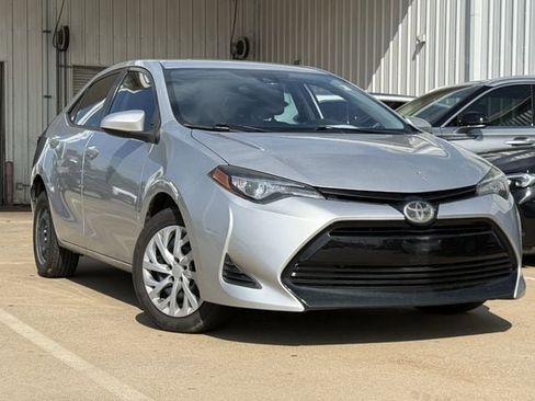 Used 2019 Toyota Corolla LE FWD image 2