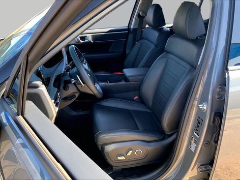 Used 2025 Hyundai Santa Fe Limited AWD/4WD image 8