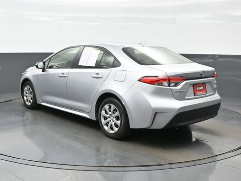 Used 2024 Toyota Corolla LE FWD image 4