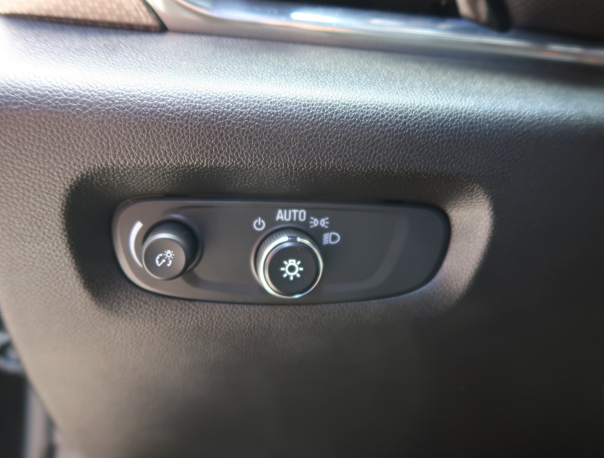 Used 2023 Chevrolet Traverse Premier w/ LPO, Cargo Package FWD image 18